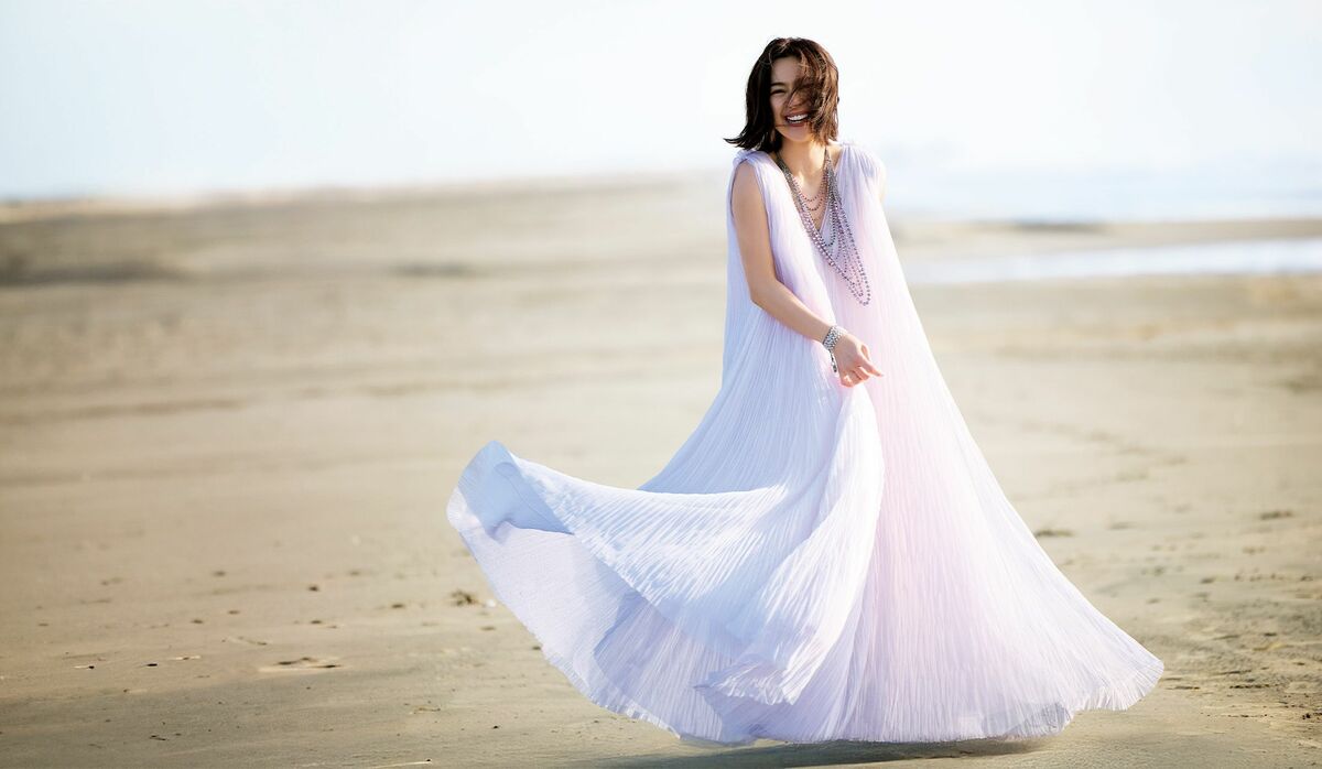 主演・中村アン】涼しげなラベンダーのチュールドレスで「心地よさ