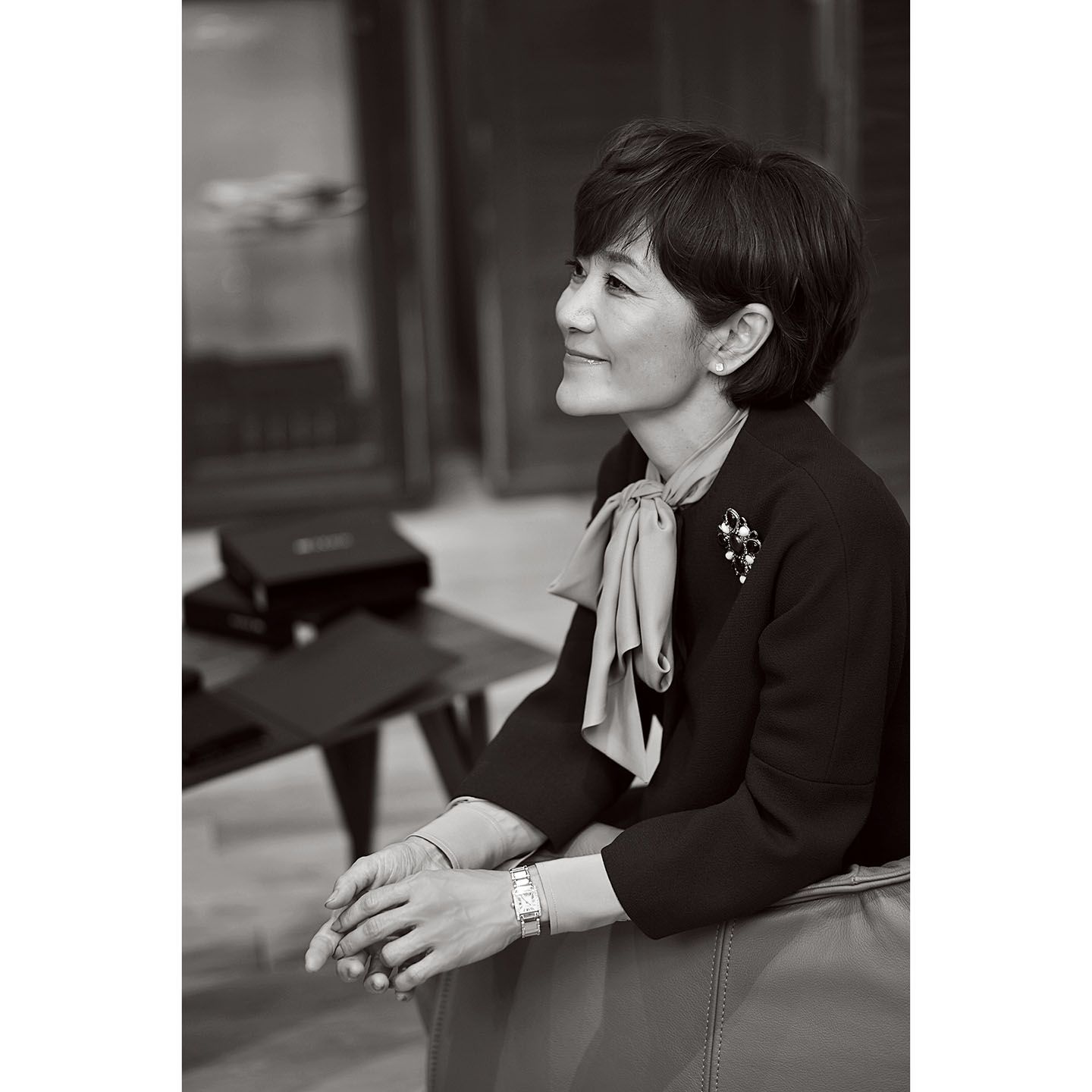 安田結子さん・・・外資系コンサルティング会社のマネージングダイレクター。日本を代表する企業の社外取締役も務める。大学を卒業後、外資系企業に勤めた後、海外の大学院にてMBAを修得。その後、外資系コンサルティング会社へ。おしゃれ好きで、スーツやブラウスなどの仕事服はキートン、靴はロジェ・ヴィヴィエがお気に入り。