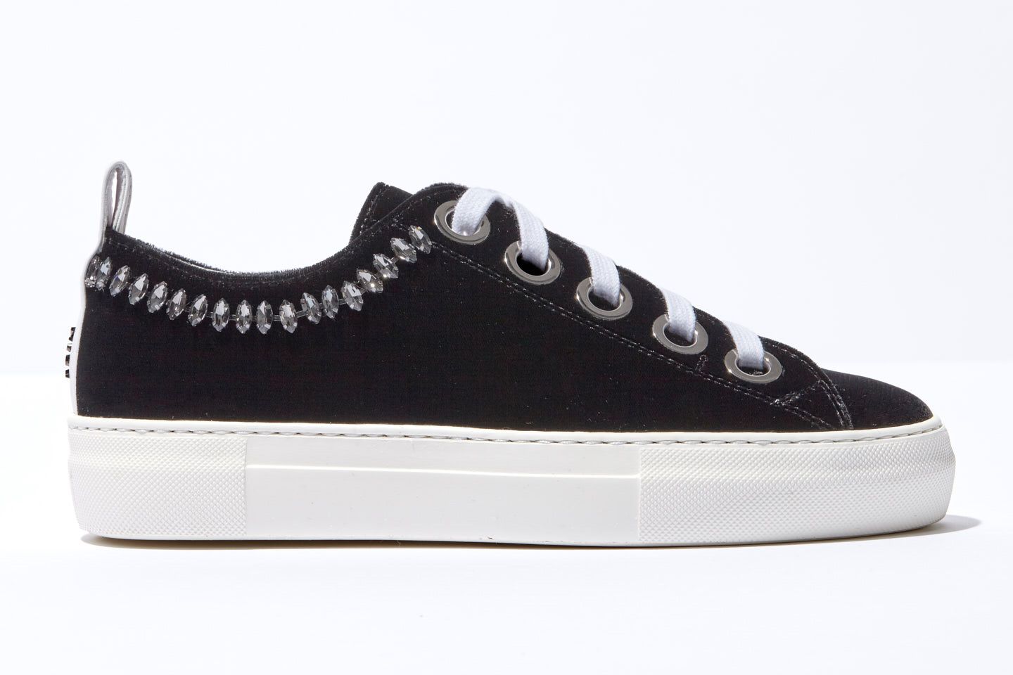 スニーカー【ヒール3cm】¥67,000(税抜)