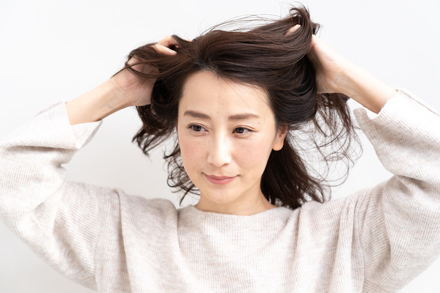STEP2:ねじった毛束をひとつ結びにする
