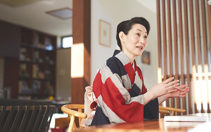 作家・青木奈緖さんインタビュー写真