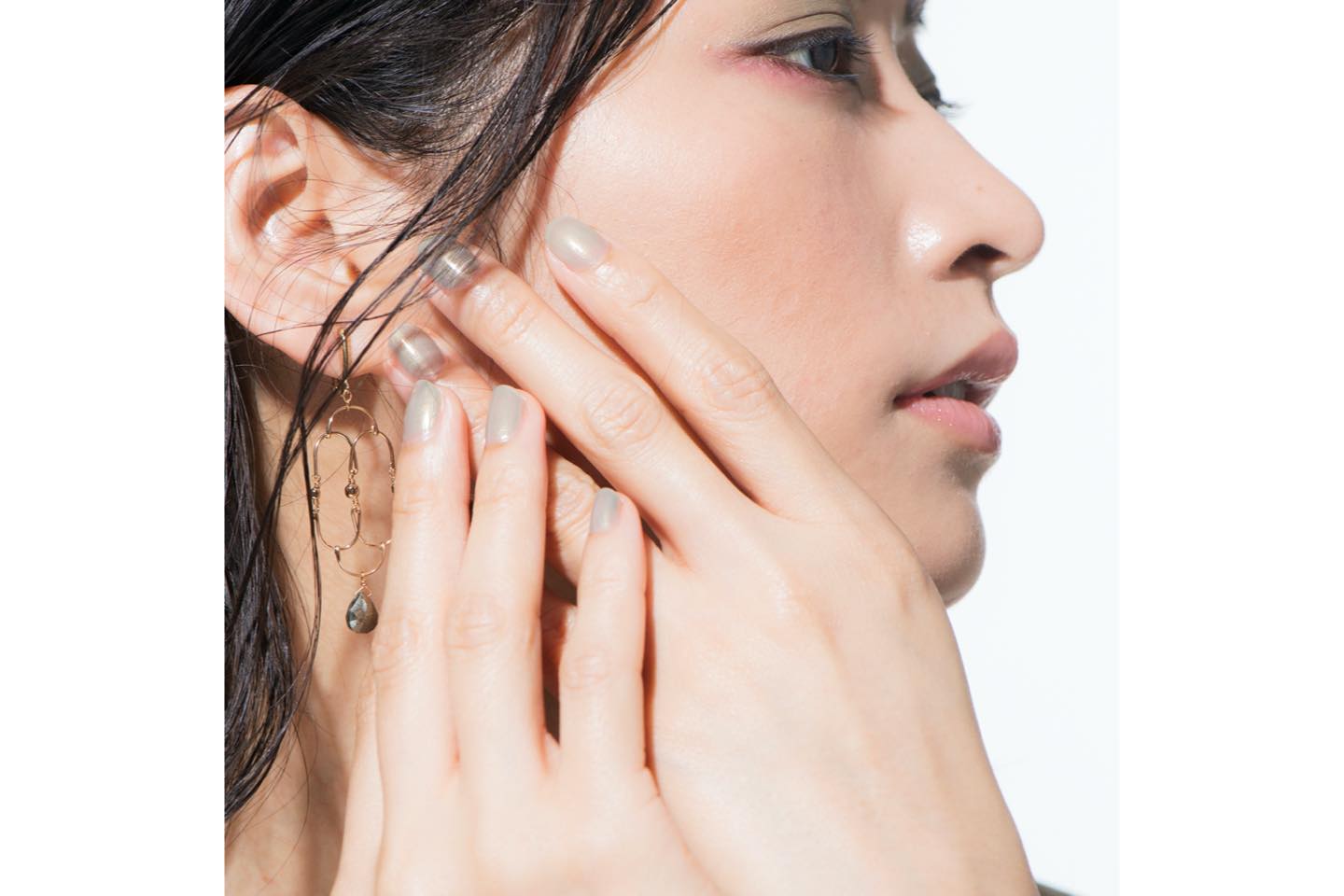主張のある色はショートネイルに合わせたい。