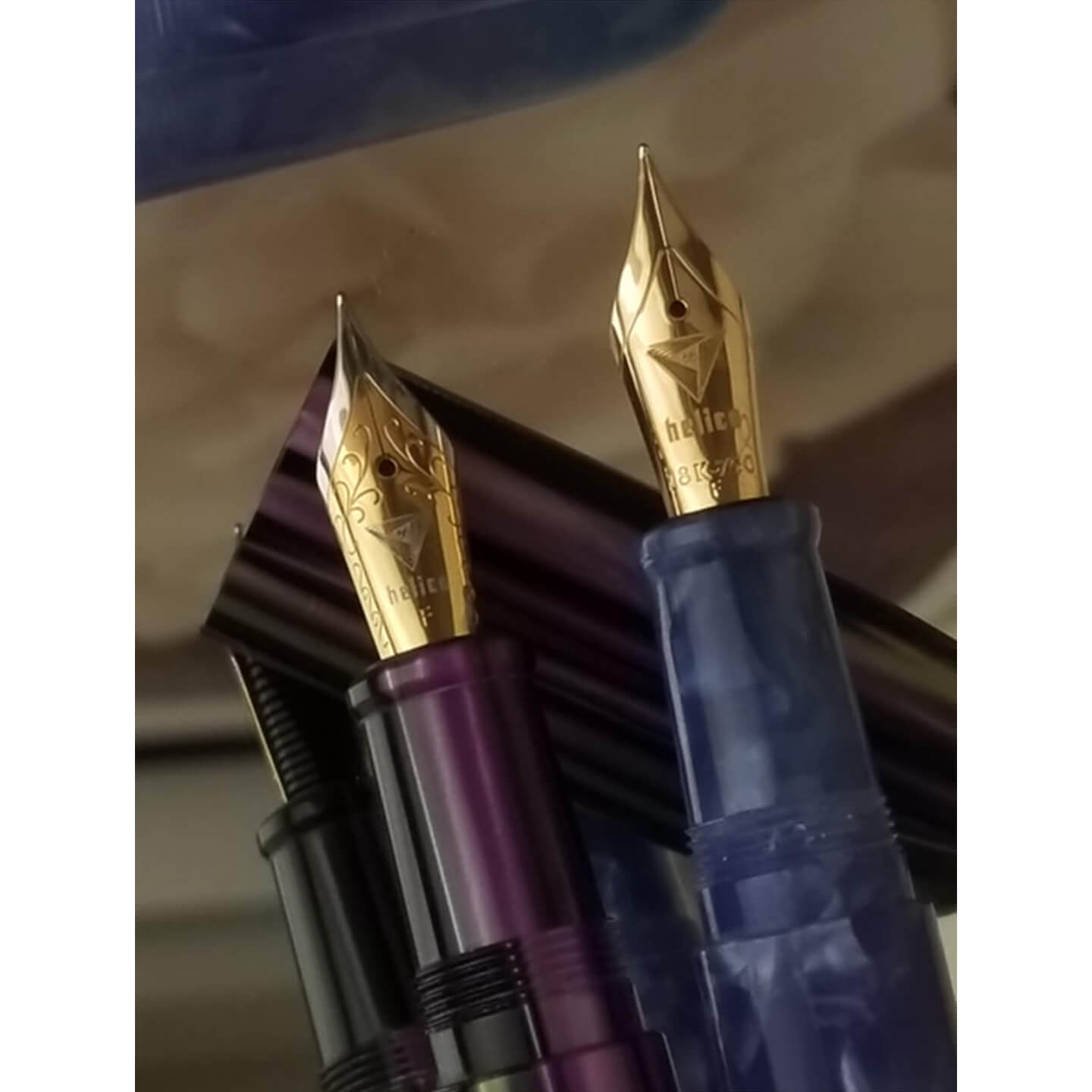 上 | 18金、下 | スチールのペン先画像