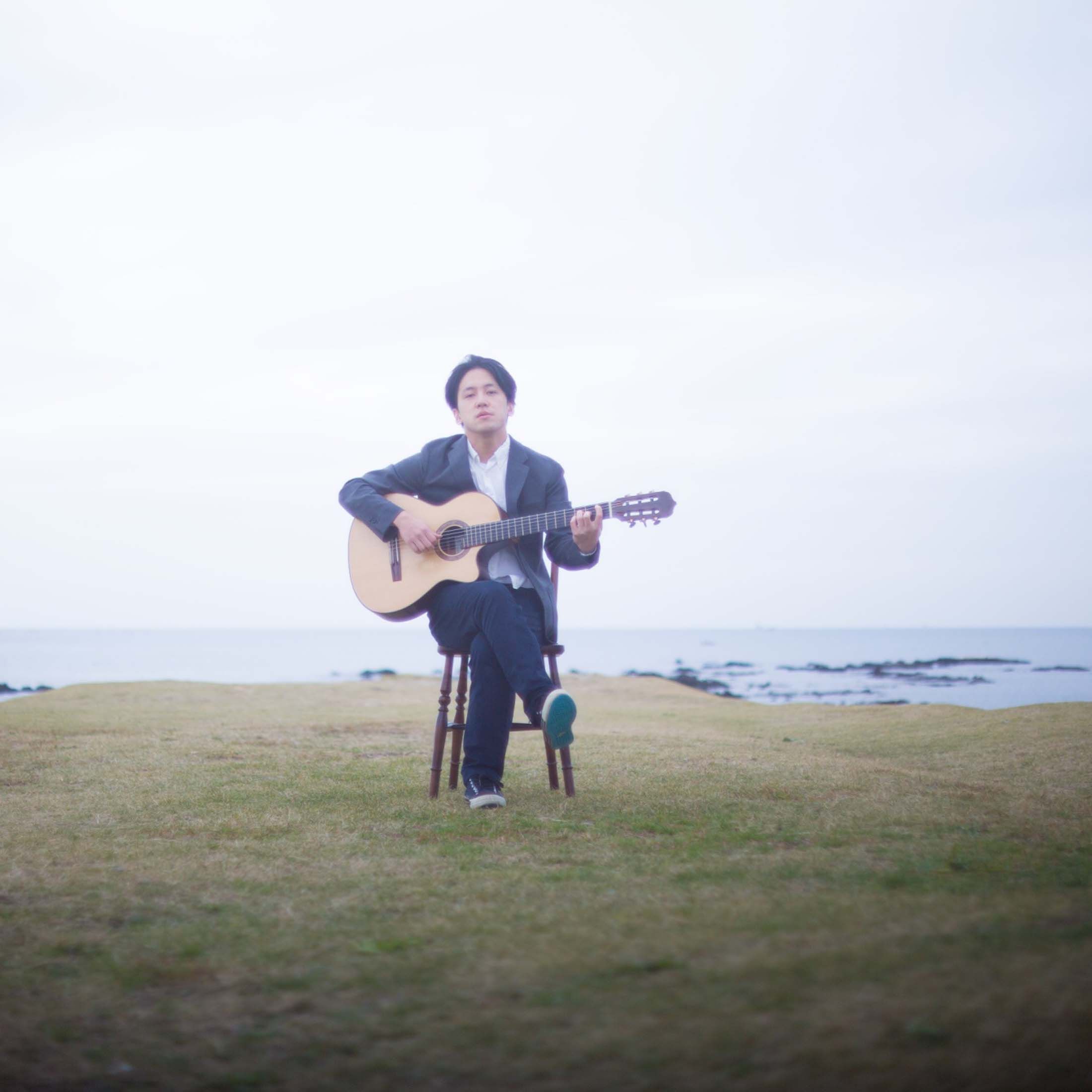 古川麦と彼のアコースティック・ギター。