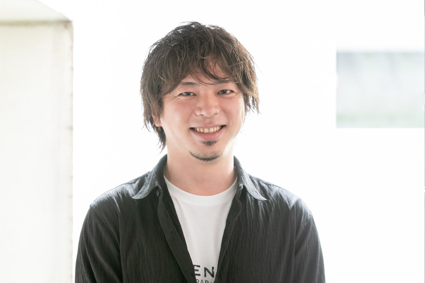 MINX青山店の副店長・清水 豊さん。アウトドア好きだったという清水さん。コロナ禍はドラマ鑑賞にハマっているそう。「配信サイトで、国内ドラマをジャンル問わず見ています。トレンドの勉強にもなって面白いです!そのまま寝落ちすることも。オススメがあったら教えてください!」Instagramアカウント@yutaka_shimi