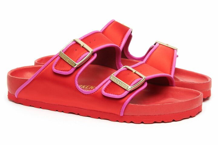 「Arizona サテンサンダル」¥54,000(税抜)