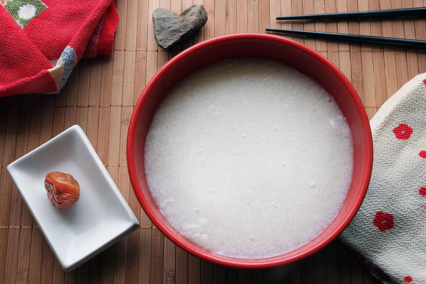 小粥家の家紋はお椀に箸を一膳乗せた形だそう