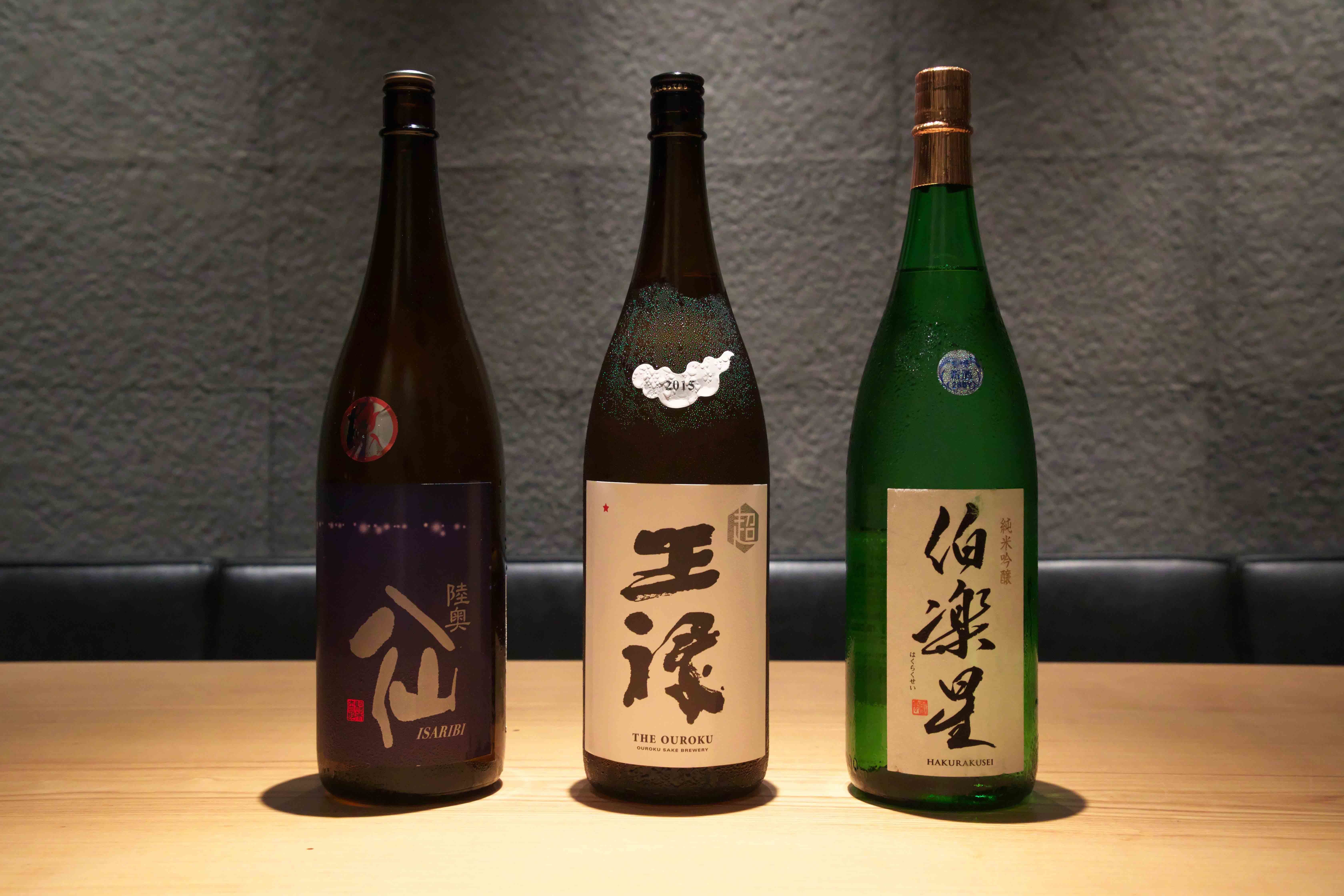 ここで紹介した料理3品に合う、おすすめ日本酒を野内店長が選んでくれた。お造りには「青森 陸奧八仙 いさり火 純米」¥1,000。和牛イチボ叩きには、「島根 王祿 純米」¥1,100。仕上げの冷麦には、「宮城 伯楽星 純米吟醸」¥1,000。一合の価格だが、半合もOK。