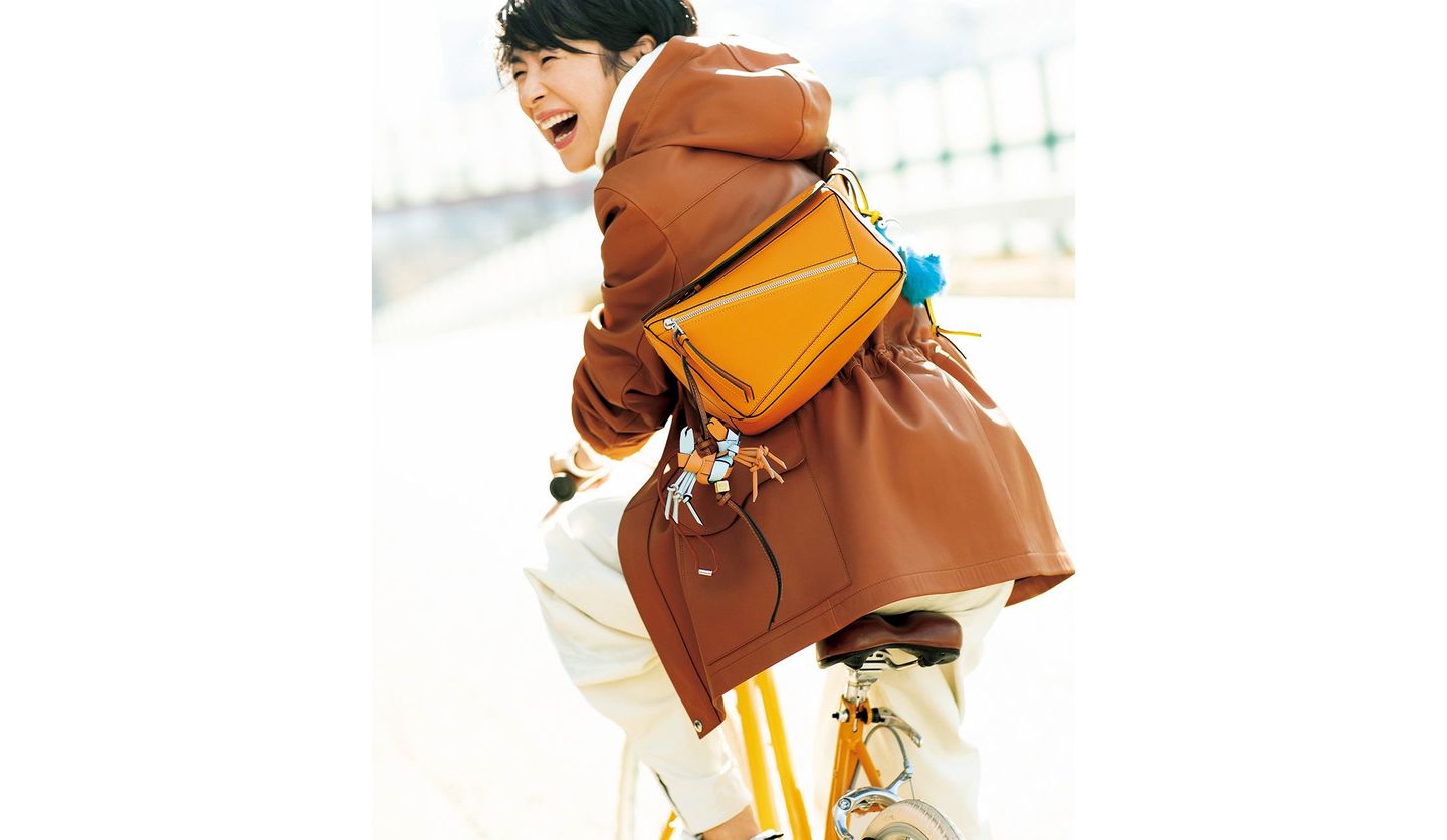 西田尚美さんが着こなす自転車通勤のコーディネート