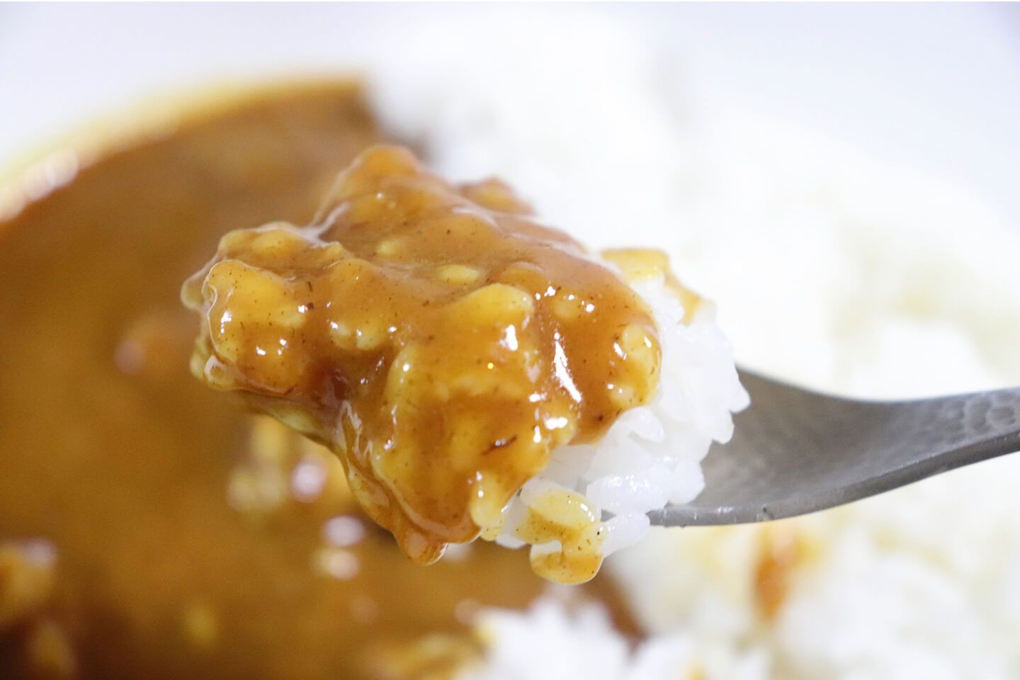 ご飯が手前か奥かということは、ご飯派・カレー派によって分かれる