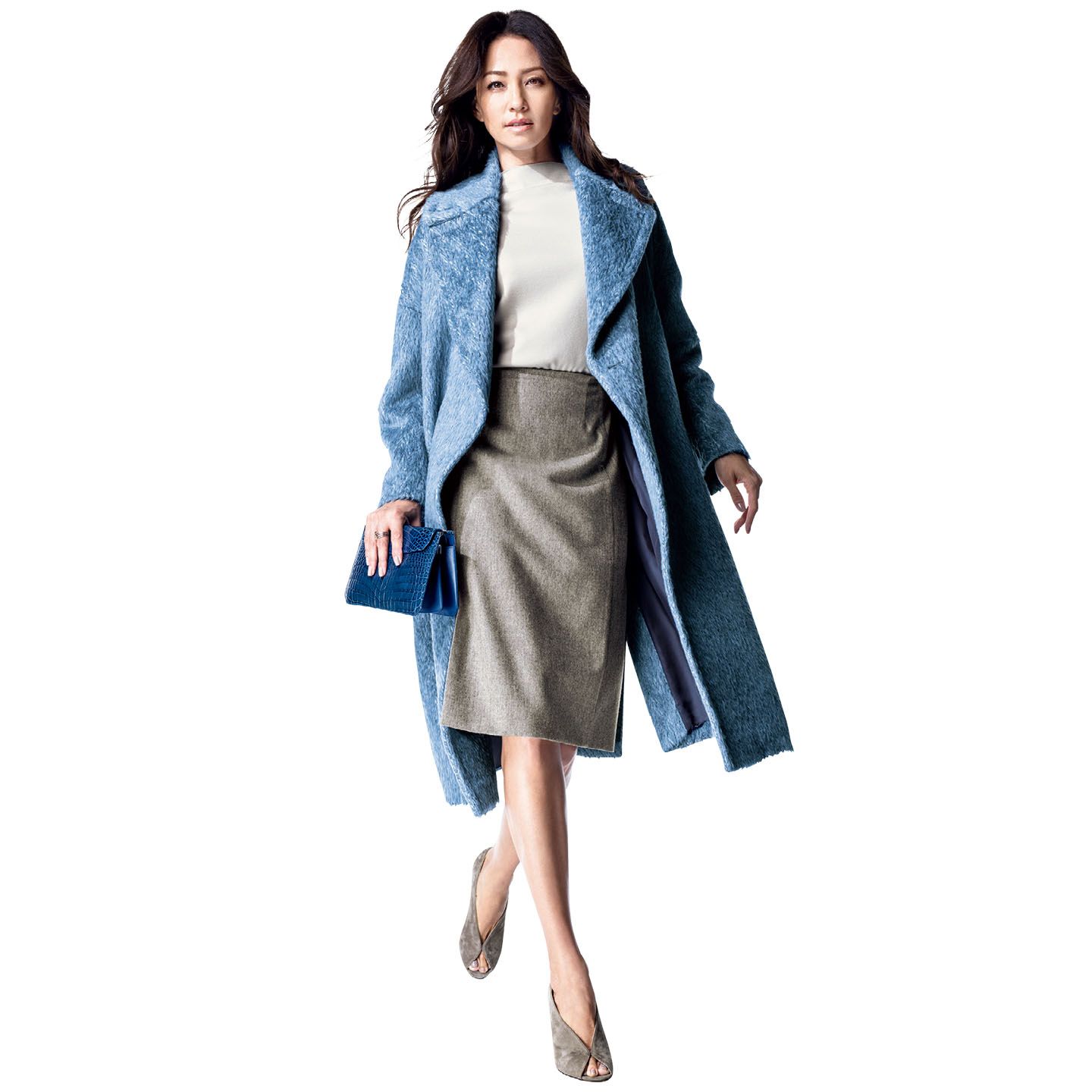 コート¥198,000(コロネット〈アバティ〉)、プルオーバー¥28,000(レキップ)、スカート¥67,000(アオイ〈ポール カ〉)、リング¥95,000(バーニーズ ニューヨーク〈スピネリ キルコリン〉)、バッグ¥1,788,000(アクリスジャパン〈コンテス〉)、靴¥82,000(JIMMY CHOO)