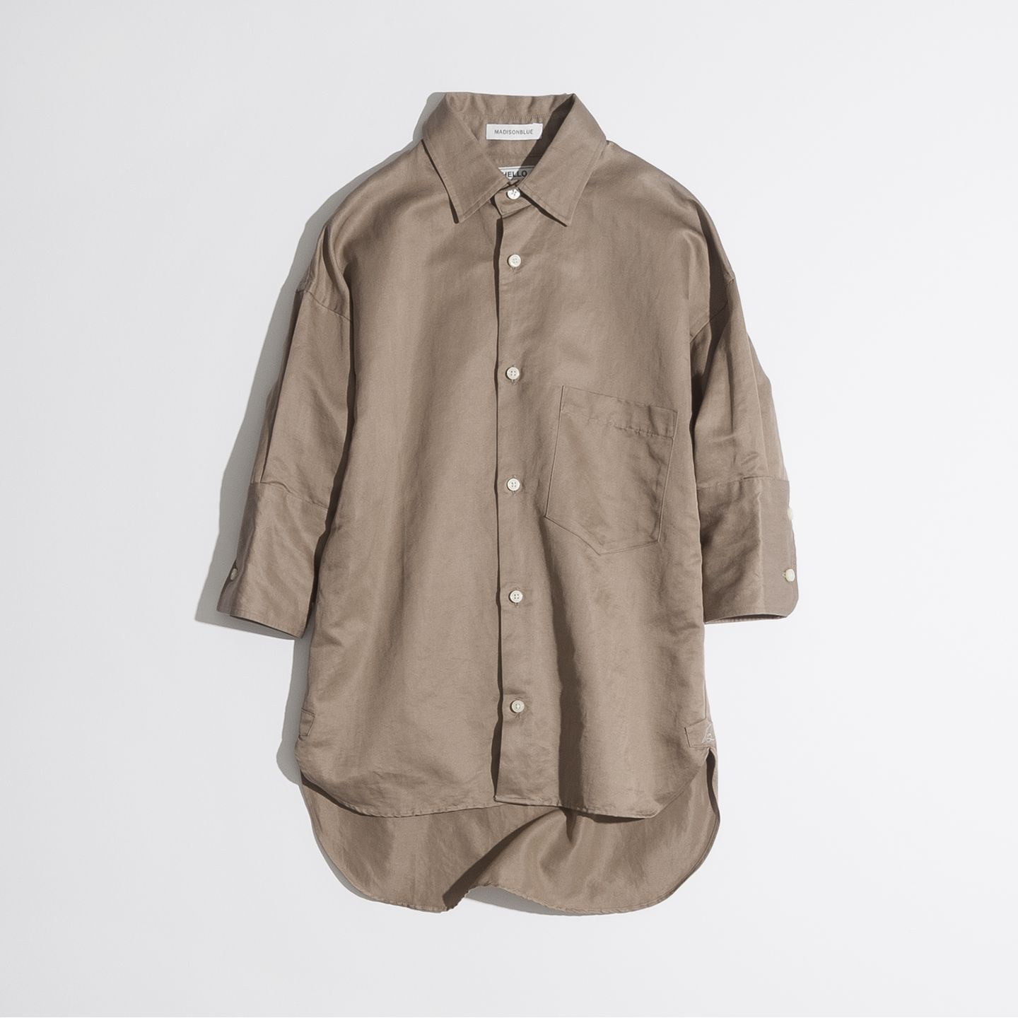 シャツ¥39,000(マディソンブルー)