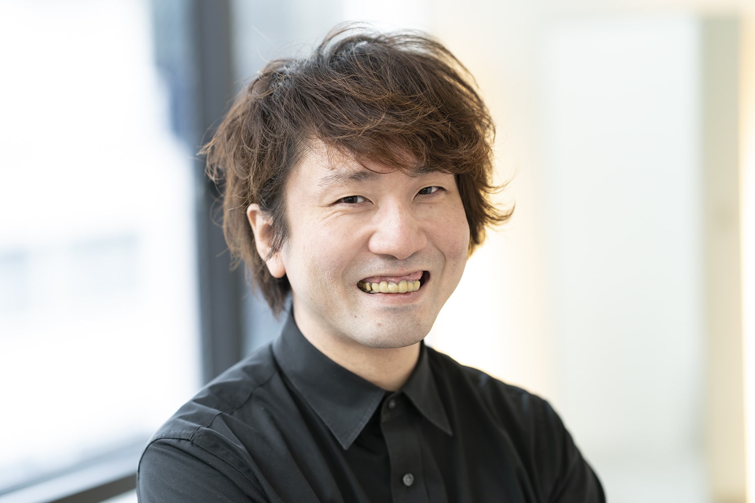 FIX-UP銀座店 店長・西村直人さん。時間ができたら旅行をしたいとか。「お客さまからいろいろ話を聞いているので、行き先は韓国。美味しいものを食べ歩きたいですね」