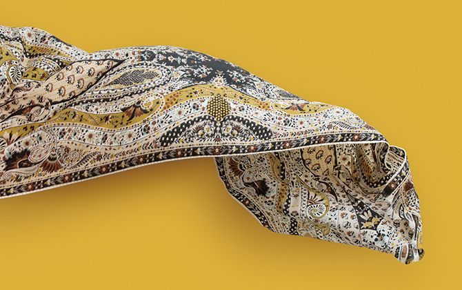 エトロ 2016年バージョンクリスマスショール　[W 68 x H 168cm] カシミア70%、シルク30%　全2色　各￥58,000（税抜）