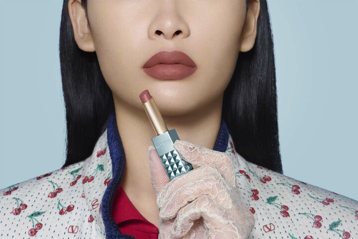 「ヴァレンティノ ビューティ」の限定品「スパイク ヴァレンティノ シエロ バロック」