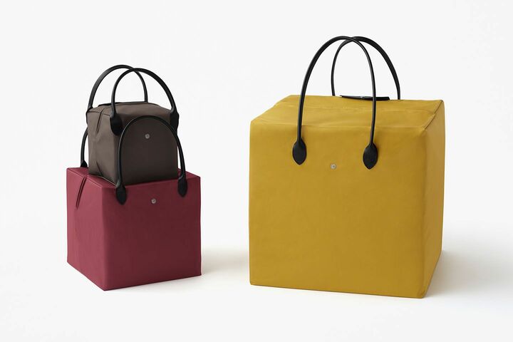 バッグ「キューブ」Sサイズ¥18,000【縦18×横18cm】・Mサイズ¥21,000【縦28×横28cm】・Lサイズ¥31,000【縦45×横45cm】