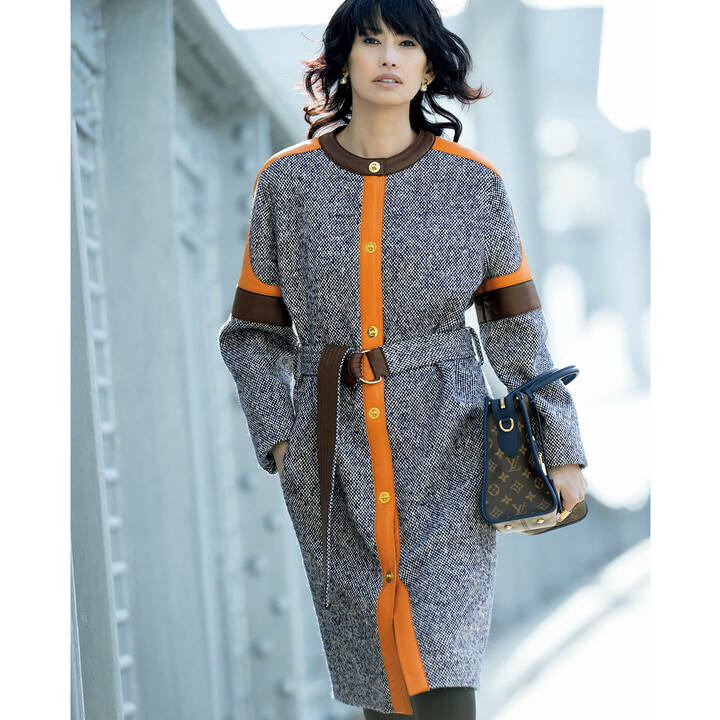 コート￥304,000・バッグ￥266,000・ピアス￥54,000・リング￥84,000［3点セット］（ルイ・ヴィトン）