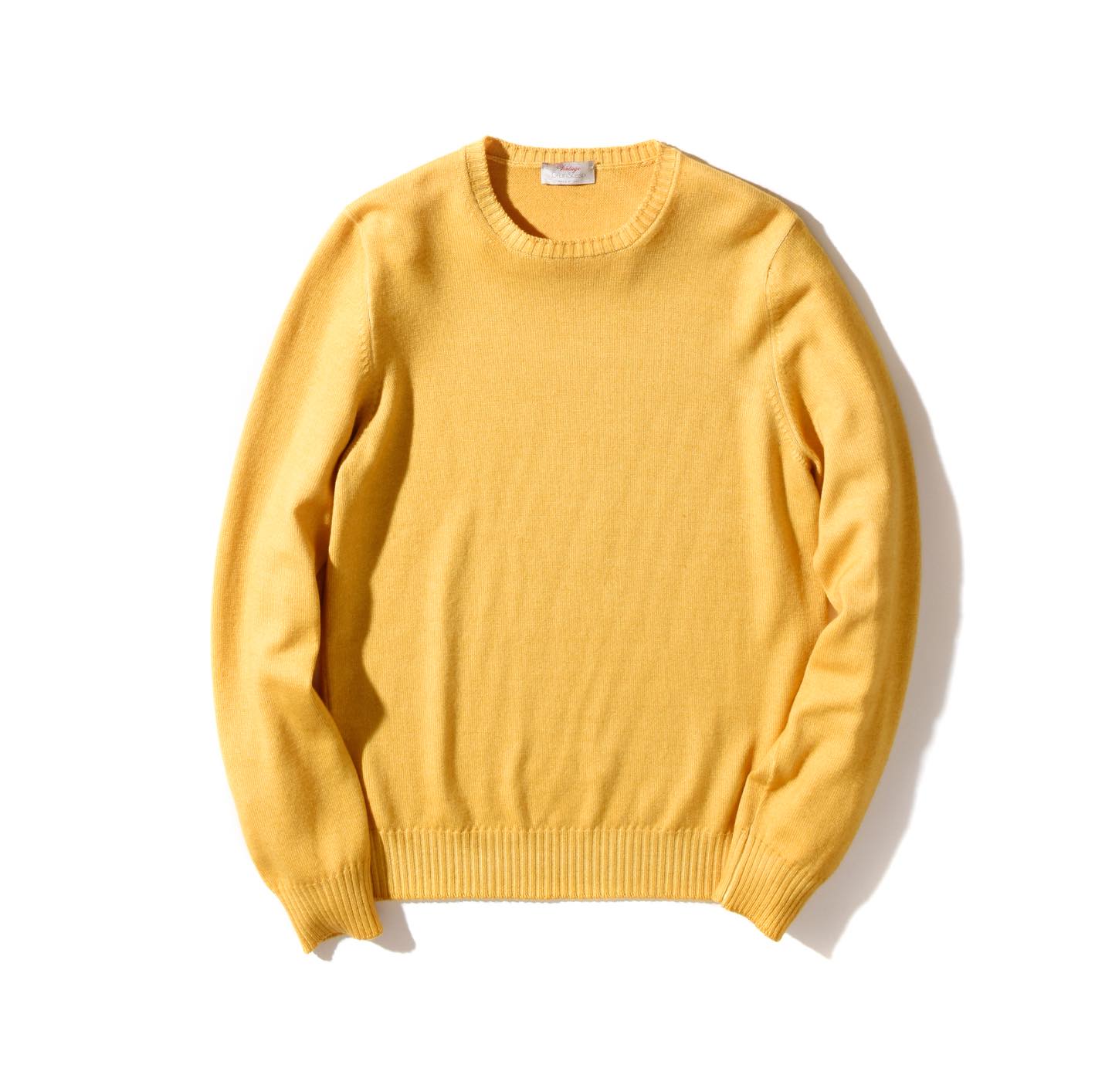 ニット¥33,000(エスディーアイ〈グランサッソ〉)