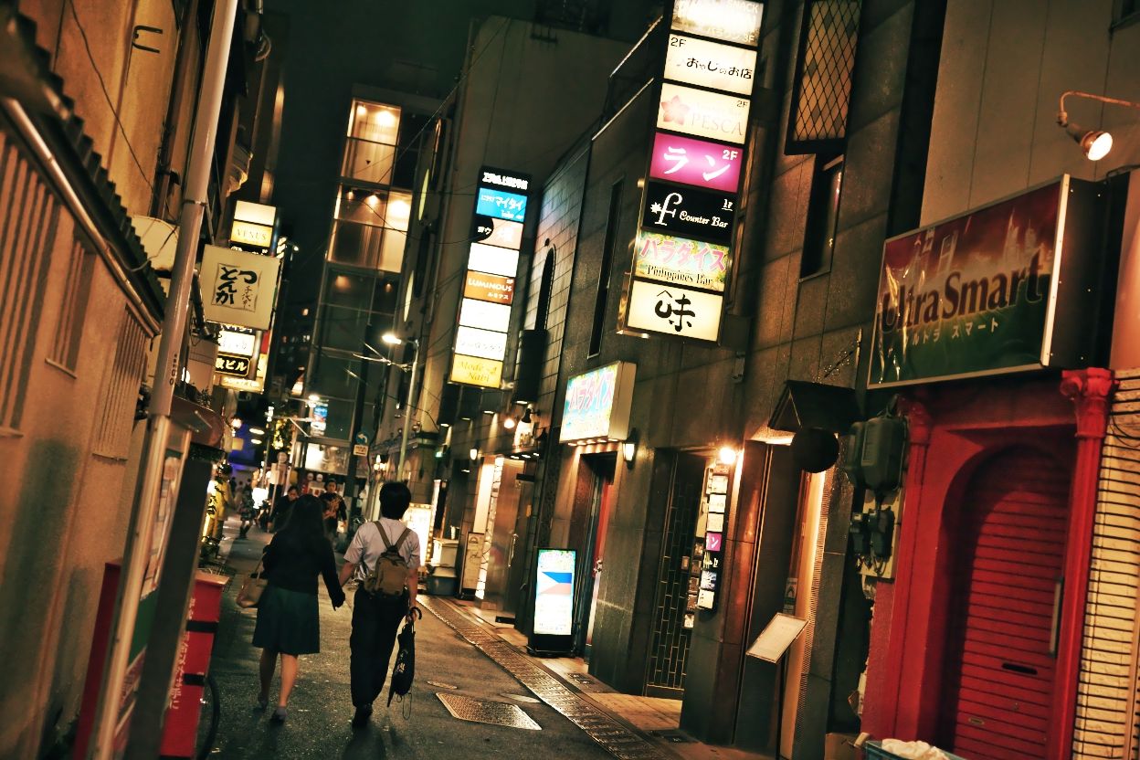 この日の上野広小路の飲食店街にいる人はぽつぽつとしていた