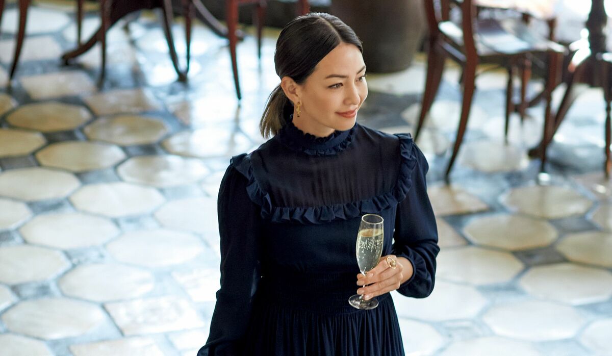 5/31 Fri｜上品に肌見えする「ルイ・ヴィトン」のフェミニンワンピース