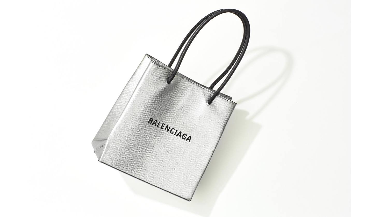 爆発的にヒット中！バレンシアガのショッピングバッグに新色シルバーが登場 | Precious.jp（プレシャス）