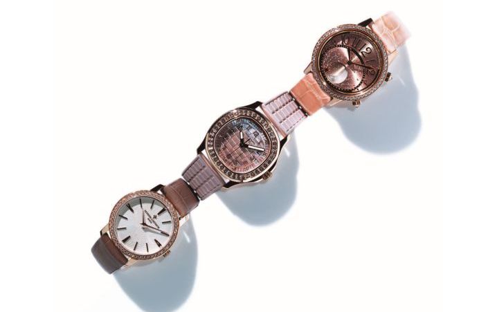 上から／時計『ランデヴー・ムーン』［ピンクゴールド×ダイヤモンド、ケース径：36㎜、自動巻き］￥3,700,000（ジャガー・ルクルト）、『アクアノート・ルーチェ・ハイジュエリー Ref.5072』［ローズゴールド×ダイヤモンド、ケース径：35.6㎜、自動巻き］￥9,520,000（パテック フィリップ ジャパン）、『トラディショナル・スモールモデル』［ピンクゴールド×ダイヤモンド、ケース径：33㎜、手巻き］￥3,220,000／ブティック限定モデル（ヴァシュロン・コンスタンタン）　[Precious2018年8月号106ページ] 　