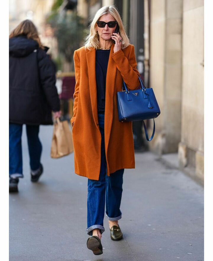 オレンジコートのコーデ