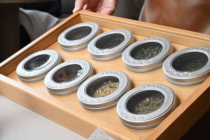 お茶のテイスティングが可能です