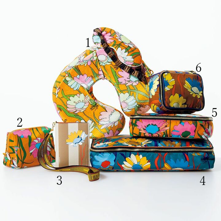 明るいカラーのフラワープリントがポジティブなパワーを発揮。1.スクエア形ポーチ（スモール）￥47,000［縦12×横17×マチ８㎝］、2.スクエア形ポーチ（ミディアム）￥55,000［縦17×横24×マチ８㎝］、3.スクエア形ポーチ（ラージ）￥63,000［縦24×横37×マチ８㎝］、4.パスポートケース￥72,000［縦21.5×横14.5㎝］、5.コスメティックポーチ￥43,000［縦11.5×横15×マチ8.5㎝］、6.アイマスク付きネックピロー￥79,000（フェンディ ジャパン）　［Precious2020年4月号131ページ］