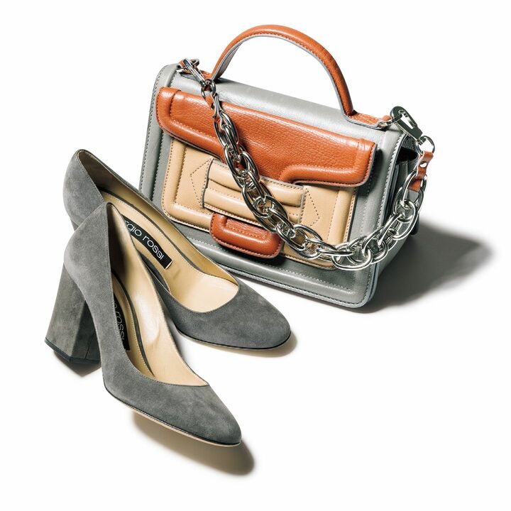 バッグ［縦16×横26×マチ12.5cm］￥185,000（ピエール アルディ 東京）、パンプス［ヒール7.5cm］￥77,000（セルジオ ロッシ）　［Precious2019年5月号153ページ］