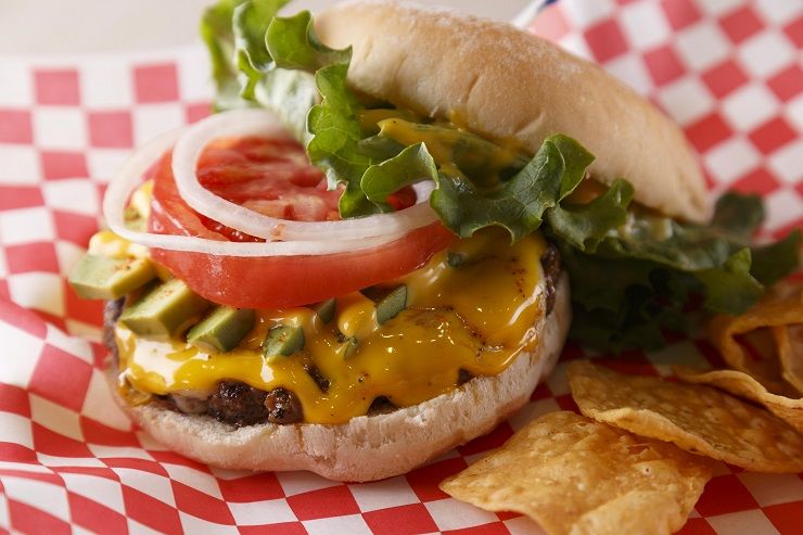 肉厚や幅広ハンバーガーの場合や、サイドメニューのマナーなど、どうしたらいい?「ハンバーガーの食べ方のマナー」をテストで診断!