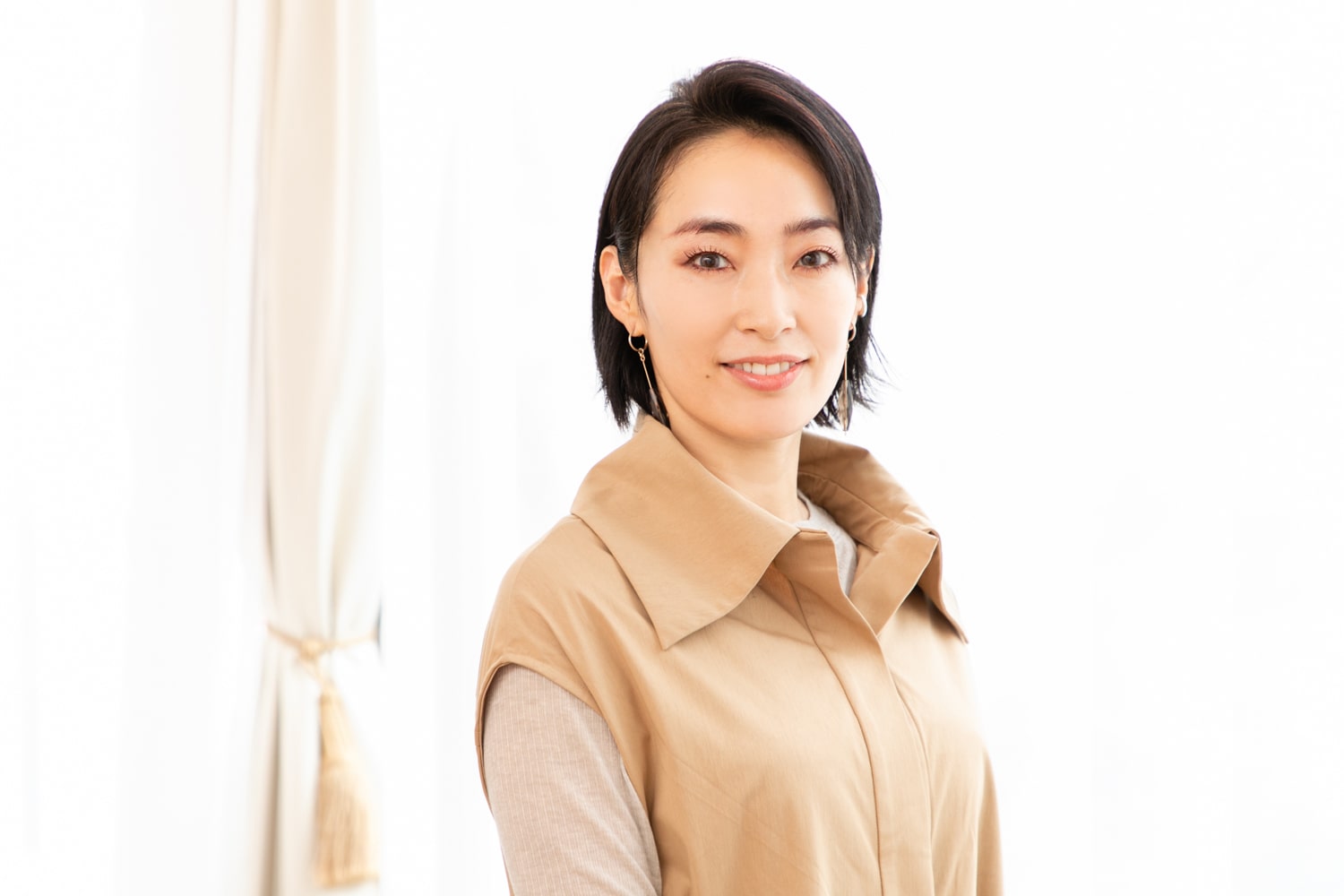 BEAUTRIUM南青山店のマネージャー・相沢美沙さん。最近はジムでのトレーニングに励んでいるそう。「40代になってから疲れが出やすく、健康のために週1・2回はジムで筋肉トレーニングをしています。まだ8カ月ですが、かなり効果を感じています!」Instagramアカウント@beautrium_minamiaoyama