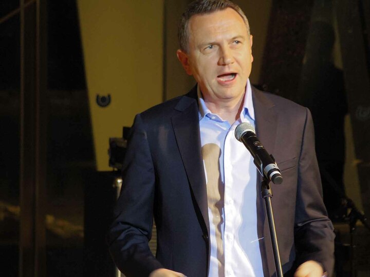 4月14日に国立京都国際会館で行われたオープニングレセプションでスピーチする、ビー・エム・ダブリュー株式会社の代表取締役社長、ペーター・クロンシュナーブル氏。