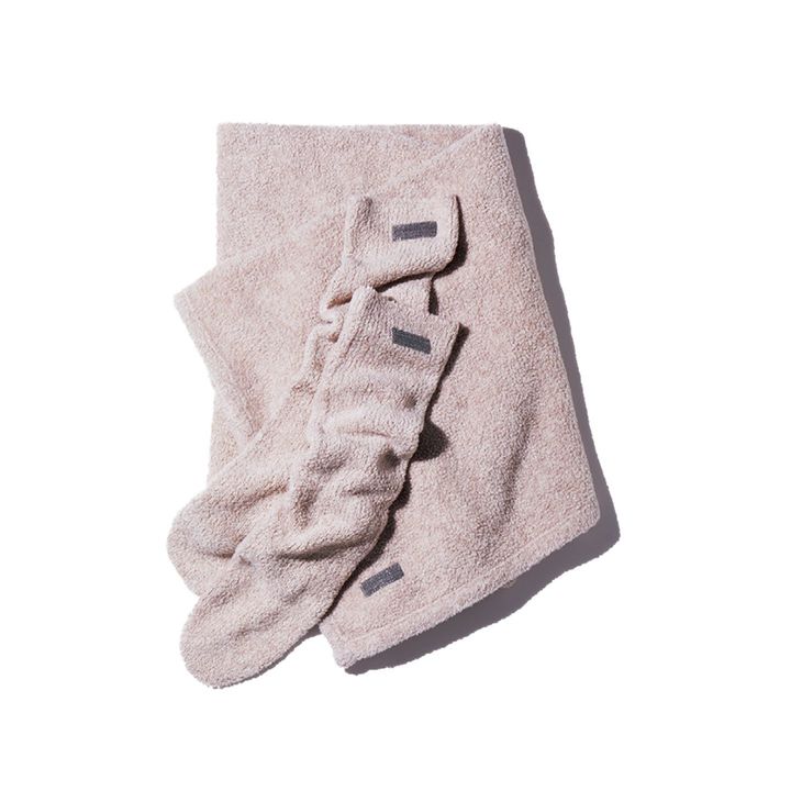 ブランケット＆ソックス￥127,000【ブランケットのサイズ：縦104×横85cm】（ブルネロ クチネリ ジャパン）　［Precious2019年8月号82ページ］