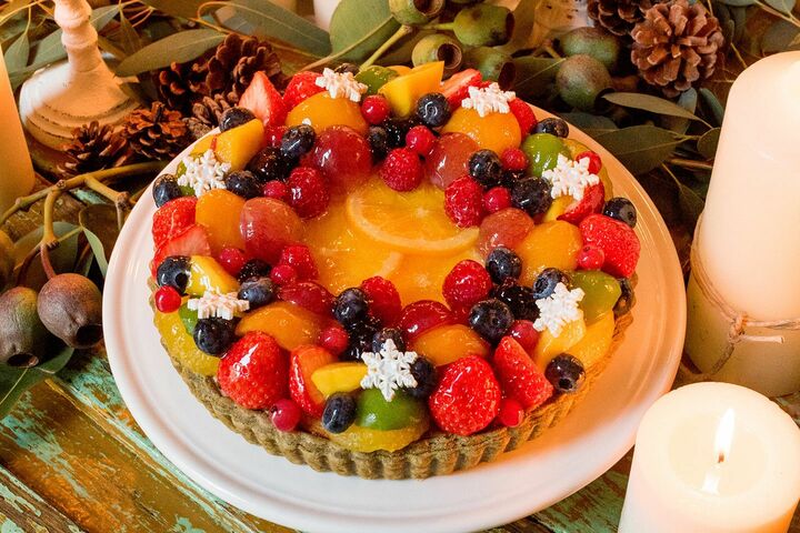 フルーツリースタルト 2～3名用[15cm]￥3,367・3～4名用[17cm]￥3,984・7～8名用[21cm]￥5,938（すべて税込）