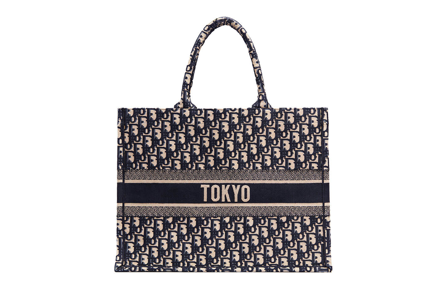 2018年4月20日(金)より販売。ハウス オブ ディオール ギンザ限定バッグ「ブック トート」¥220,000(税抜)【縦32×横41.5×マチ18cm】