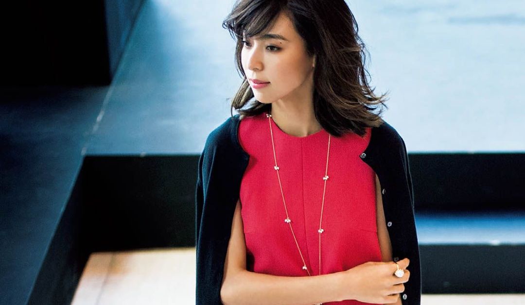 春のワンピースコーデ37選 18年春夏 黒ワンピースやアウターの合わせ方など 大人の着こなしコーデ集 Precious Jp プレシャス