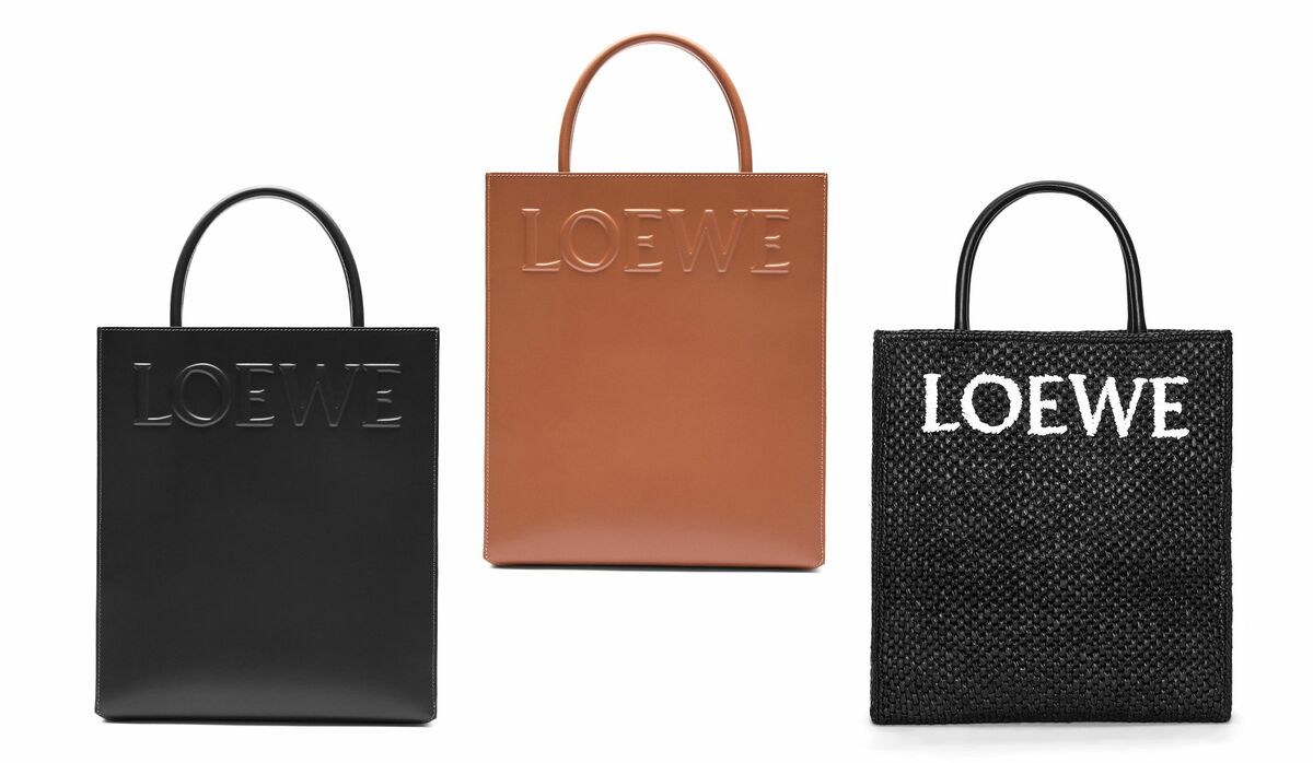 ロエベ】レザーとラフィアの2素材から選べる、シンプルなA4縦長