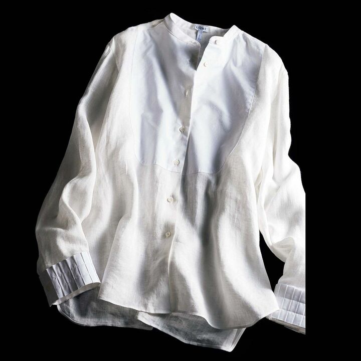 シャツ￥79,000（ロエベ ジャパン）　[Precious2019年5月号116ページ]