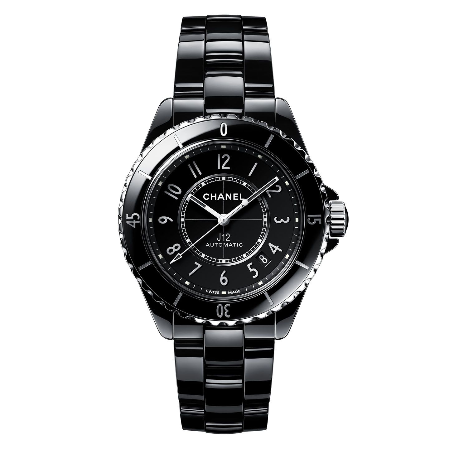 時計『J12』¥632,500(税抜) ●ケース:高耐性セラミック×ステンレススチール ●ケース径:38mm ●ブレスレット:高耐性セラミック ●自動巻き ※2019年6月5日(水)発売予定(シャネル)