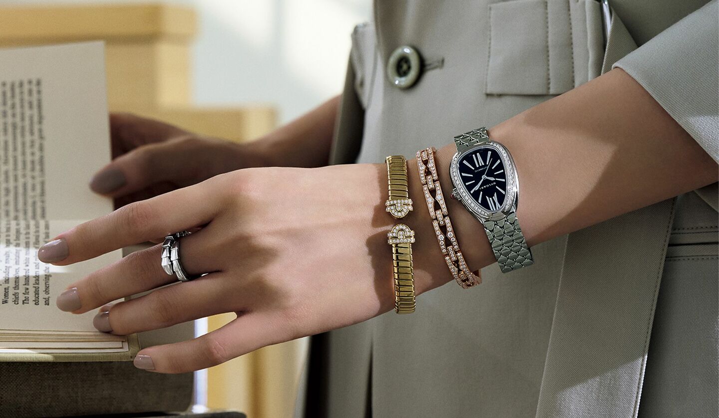 「ブルガリ」のジュエリーのコーディネート