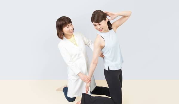 くびれ筋をゆるめて骨盤のズレを正す【村木宏衣さん指導】腹斜筋ストレッチ