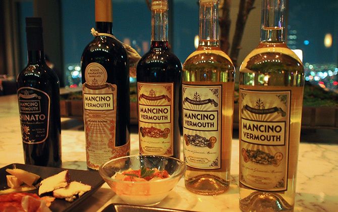 ヴェルモット：マンチーノ　セコ、マンチーノ ビアンコ、マンチーノ ロッソ各￥1,800　マンチーノ ヴェッキオ［日本未発売］￥3,300、マンチーノ チナート［日本未発売］￥2,400　マンチーノ サクラオリジナル［オリジナル］￥2,500（すべて税抜・サービス料別）