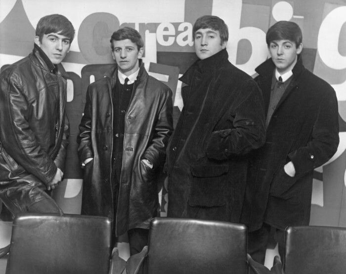 左から、ジョージ・ハリスン、リンゴ・スター、ジョン・レノン、ポール・マッカートニー。