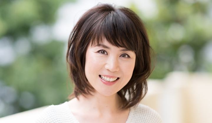 六本木美容室 白金店の副店長、田島沙智子さんが手がけたミディアムヘアの女性