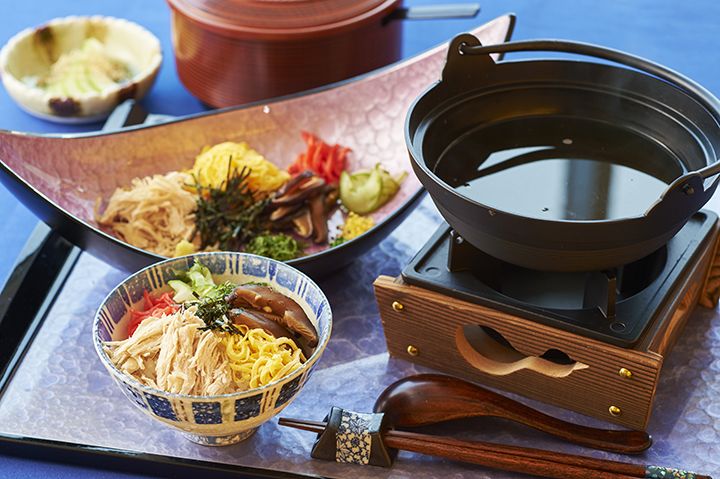 鶏飯をはじめとする、奄美大島の郷土料理もいただける