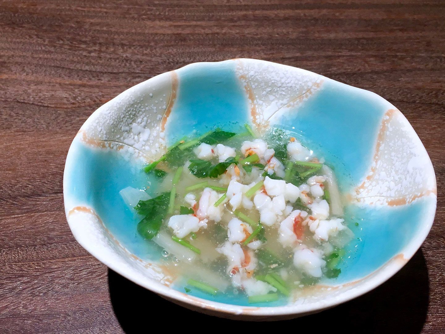 ホッとする葛餡の出汁にエビと白芋茎。メリハリある食感が楽しい。