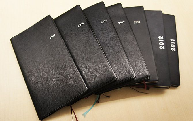 NOLTYのリスティ1。2011年から現在までの手帳を並べてもらいました。