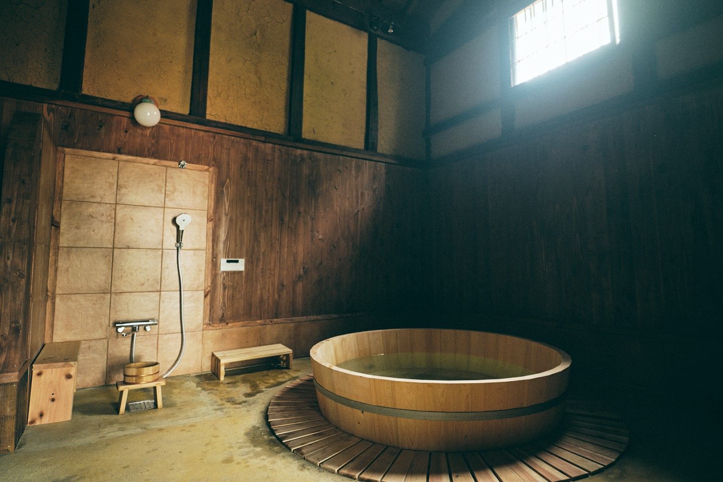 椹のお風呂 ※写真は「澤之家」のもの(サイズが違います)