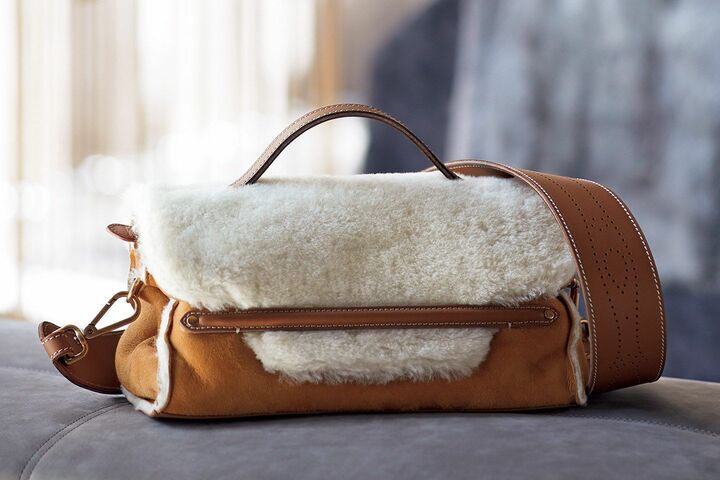 バッグ「ニーナ S ナバホ」￥128,000／ショルダーストラップ付き【縦15×横28×マチ12cm】（アマン〈ザネラート〉）[Precious2018年11月号344ページ]